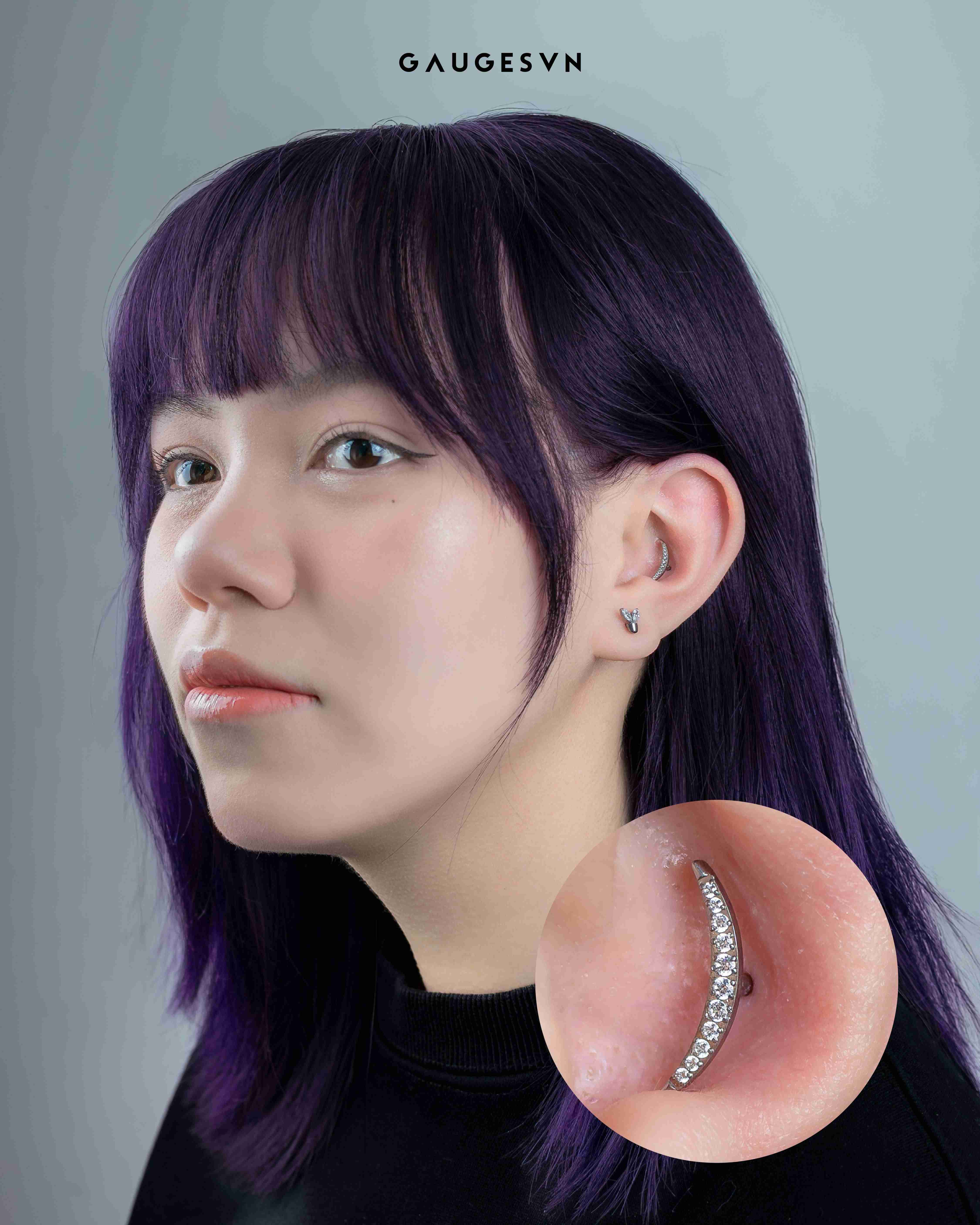 INI Khuyên tai TITANIUM miệng cười đính đá