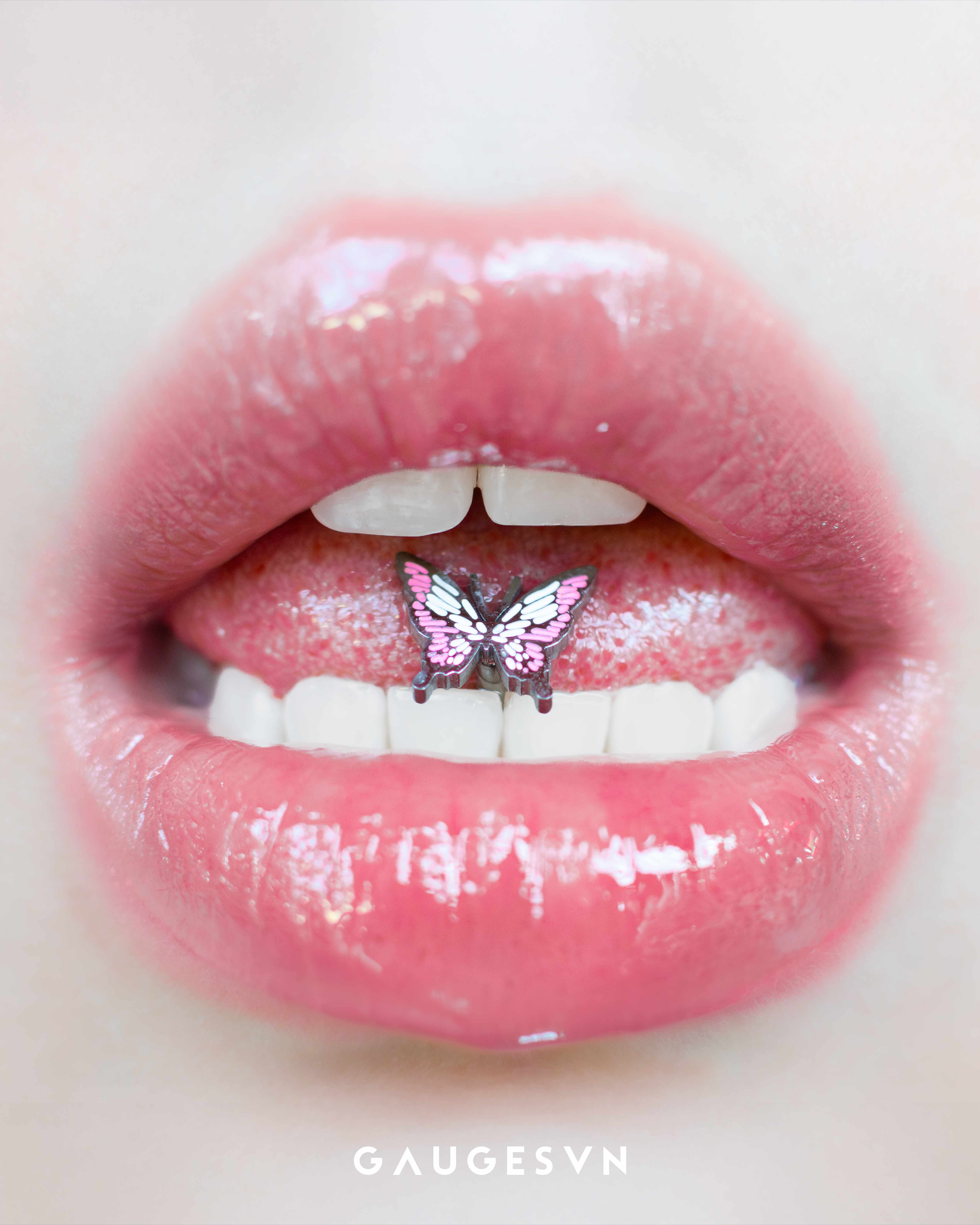 Khuyên lưỡi thép Thái butterfly màu hồng trắng