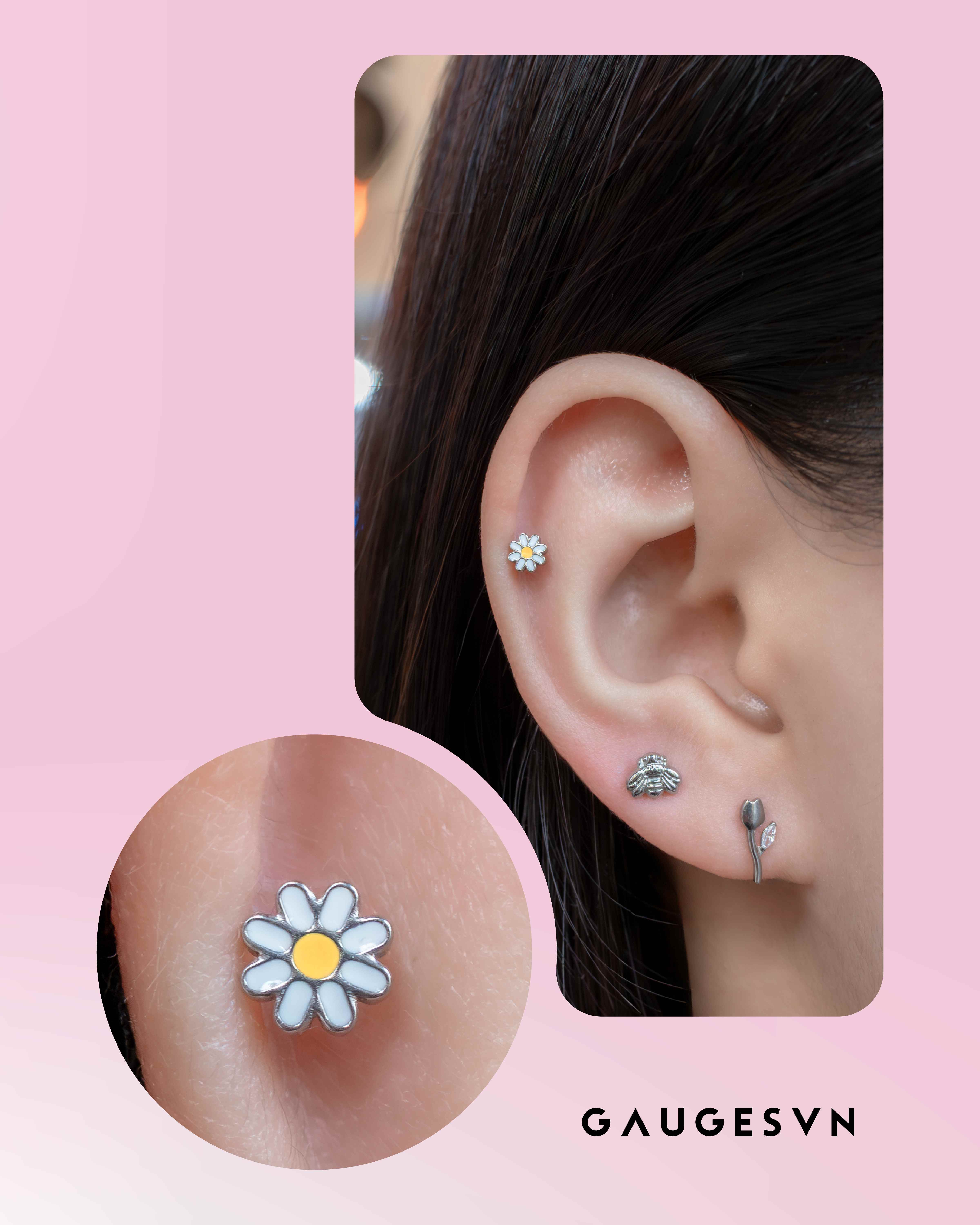 Khuyên tai TITANIUM white daisy & only quạt