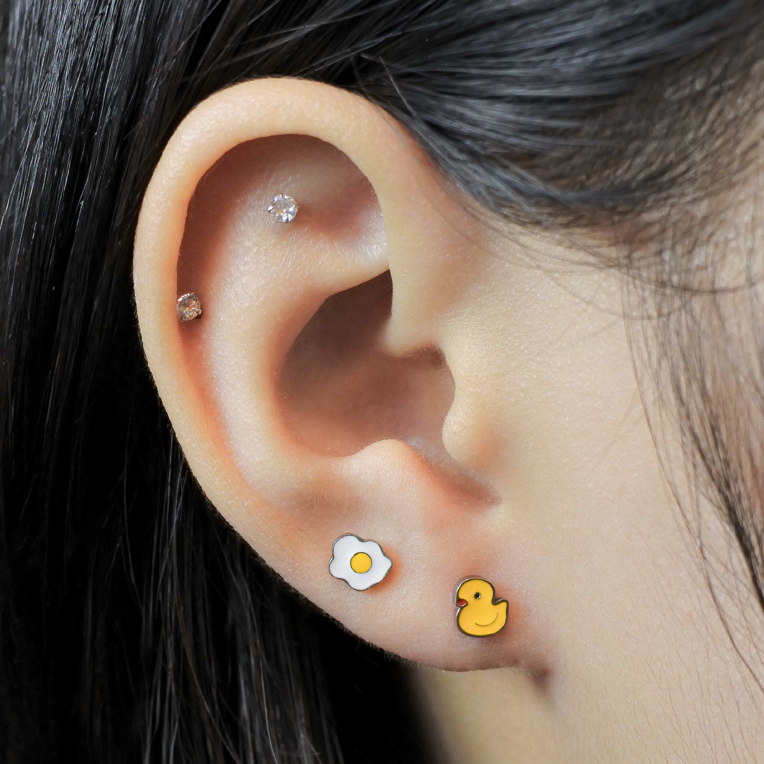 Khuyên tai TITANIUM vịt con và trứng ốp la