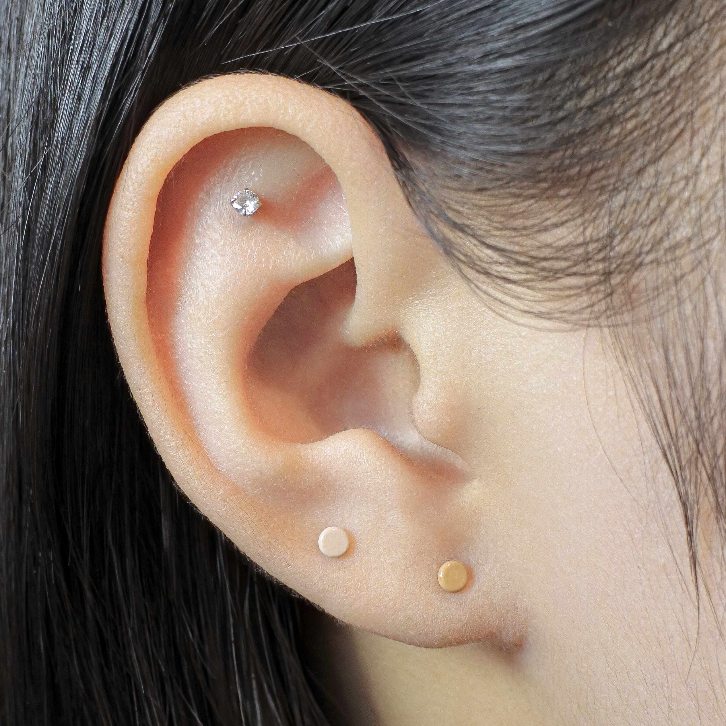 Khuyên TITANIUM mặt màu nude dùng giấu lỗ xỏ