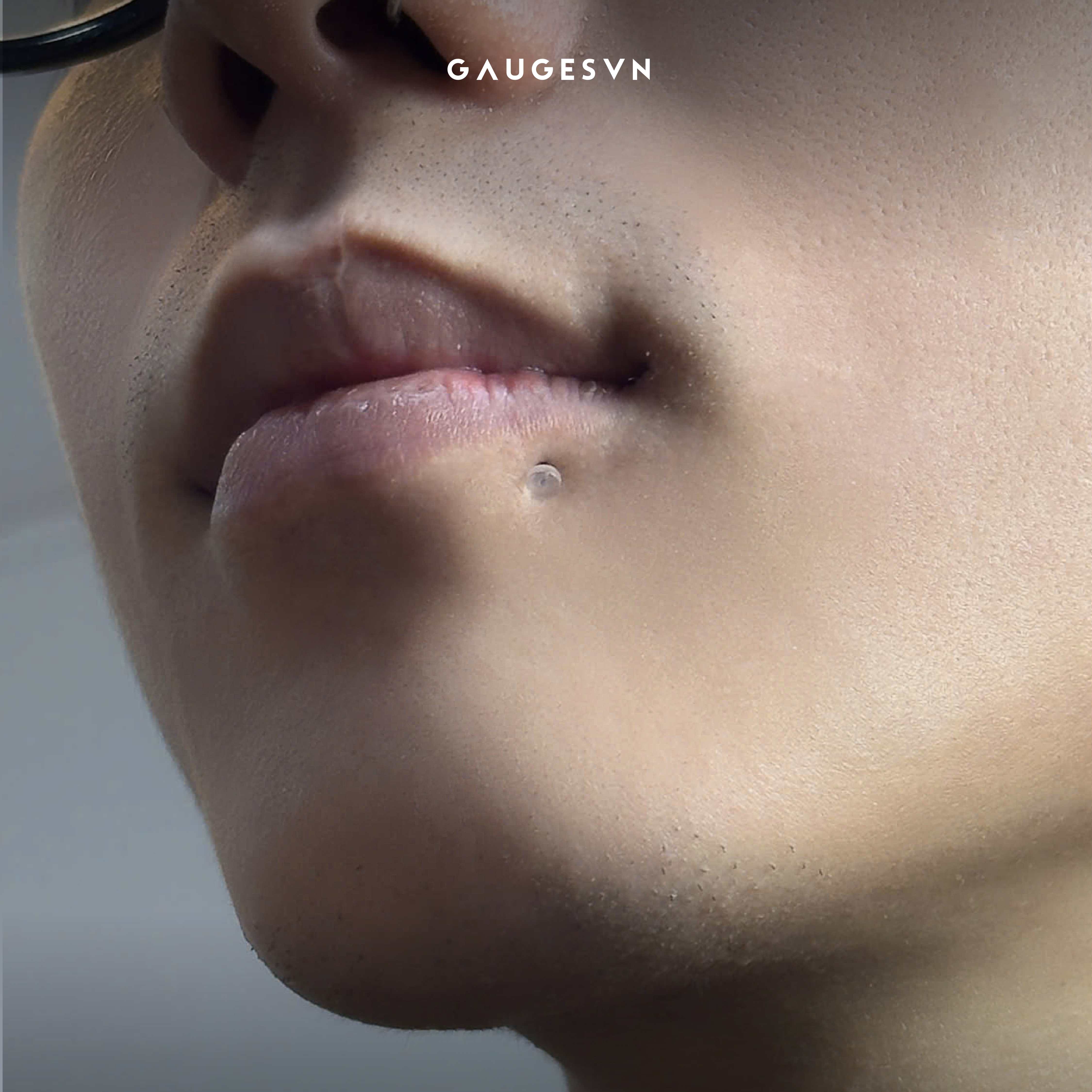 Khuyên TITANIUM mặt silicon trong suốt dùng giấu lỗ